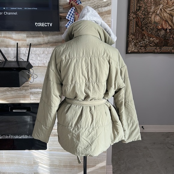 BLANK NYC Women's Hooded Quilted Tie Waist Puffer Coat size medium - Picture 9 of 13